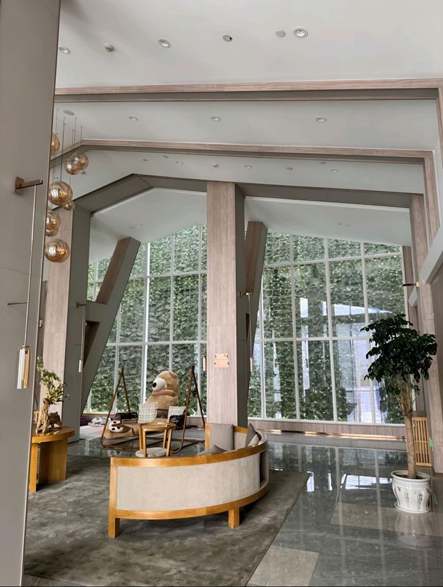 入住恩施大峽谷歡悅山居假日酒店，猶如置身世外桃源，盡享愜意時光，這次住宿體驗令我讚不絕口。