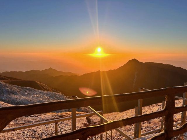 武功山是爬山還是'爬雲'？