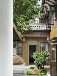 麗江C位！住進鮮花庭院慢時光