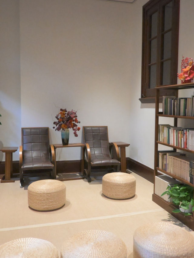 上海虹口区の巴金図書館で美しいクラシックの雰囲気とポストカードを作成しよう