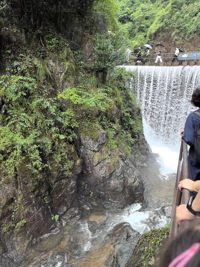 發現江蘇人對浙江山水嘅執念真係好深  星期六朝早8點從南通一路揸車到桐廬（桐廬係杭州嘅一個縣城）； 桐廬