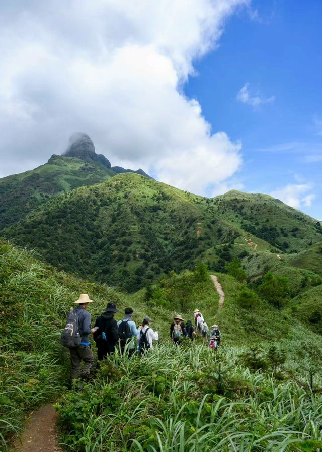 小聖山穿大聖山 小聖山穿大聖山