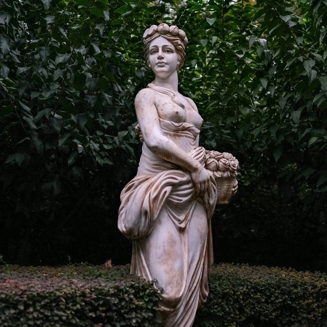 🗿 Statues in Fuxing Park: Art in the Heart of Shanghai