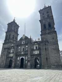 🏛️ Catedral de Puebla: La Joya Dorada que Toca el Cielo
