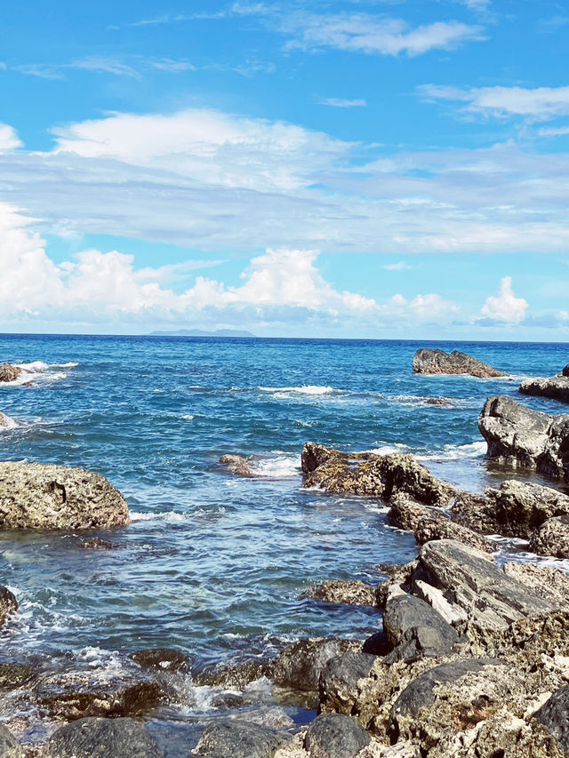 🌊 Xiao Yeliu facing the ocean: Taitung’s Wild Sculpture Park by the Sea! 🗿