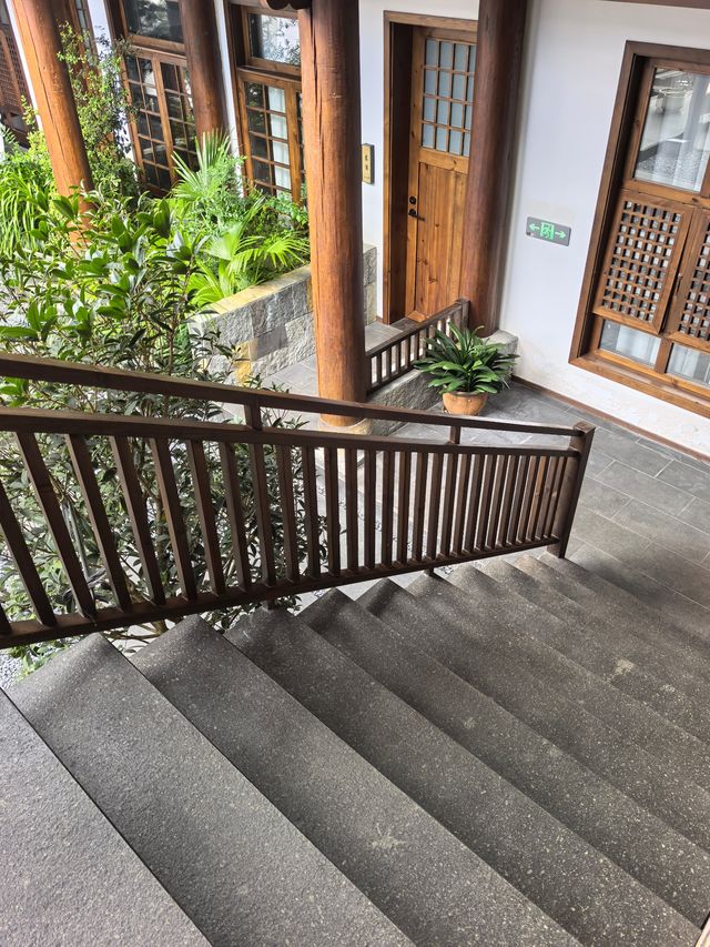 麗江神仙小院｜住進治癒系侘寂風民宿也太Chill了吧
