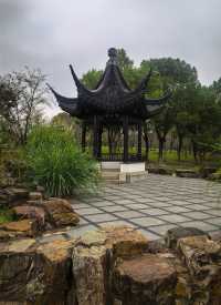 香山垂釣處，一亭寄幽思