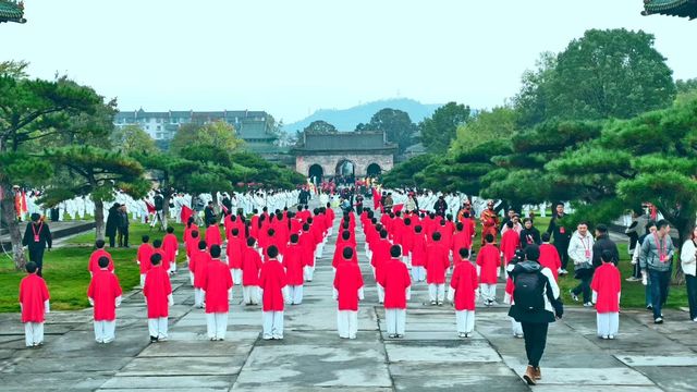 震驚!2025武當太極文化節現場太絕了! 震驚!2025武當太極文化節現場太絕了!