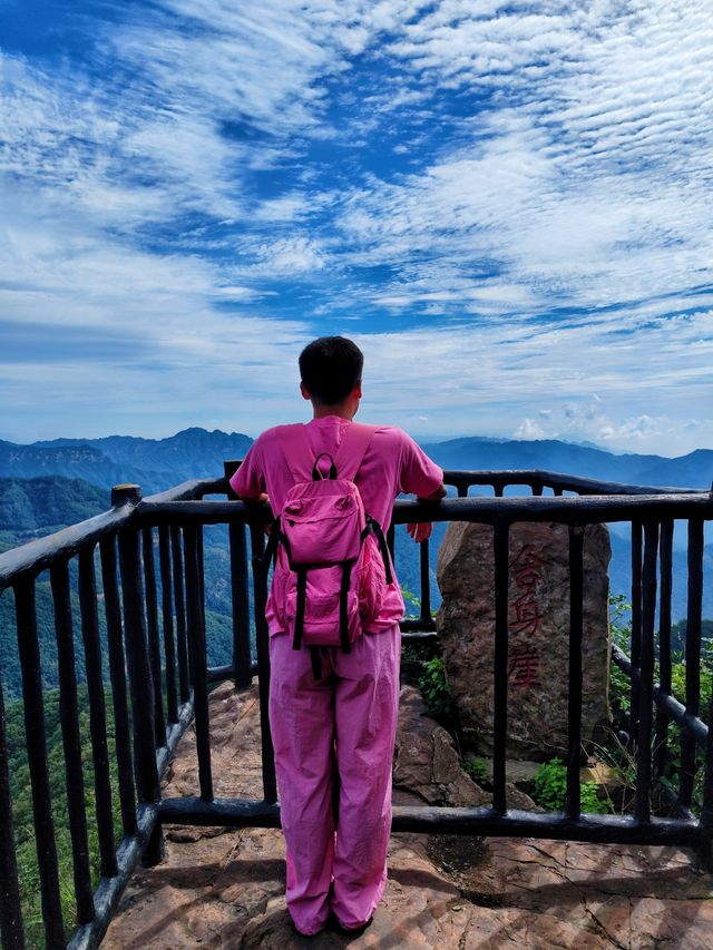 濟源王屋山完結篇 山巒美景與捨身崖 登頂總仙宮與財神殿探索 濟源王屋山完結篇 山巒美景與捨身崖 登頂總仙宮與財神殿探索