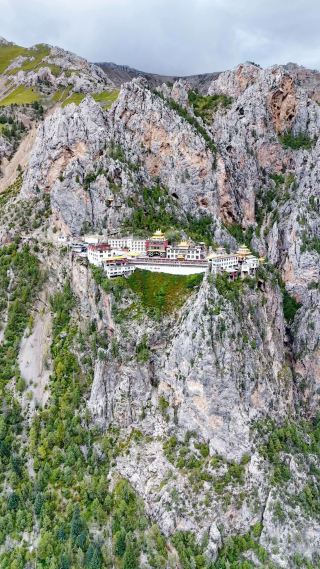 절벽 위의 하늘 사원 "가얼사