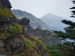 Venturing alone into Shennong Valley, wrapped in silver and white, 99% of people have never seen such a snowy scene