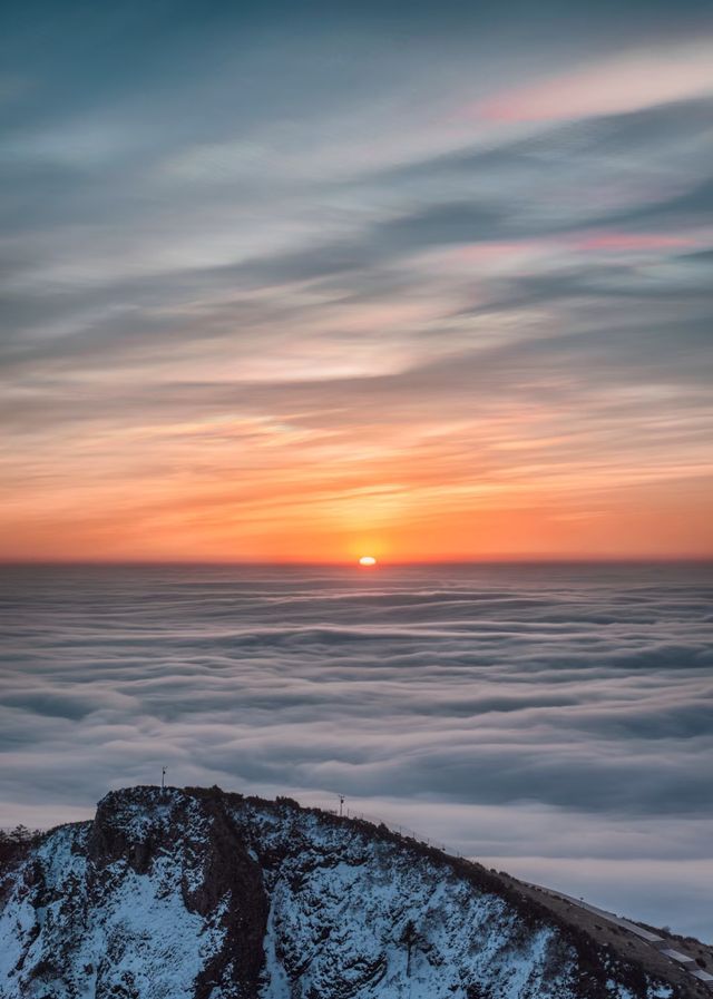 360°無死角震撼美景！牛背山日照金山全攻略