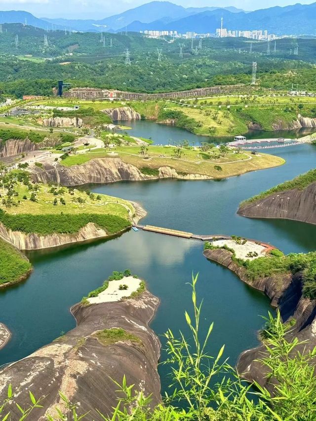 高椅嶺冬日邀約，紅岩碧水暖陽適遊