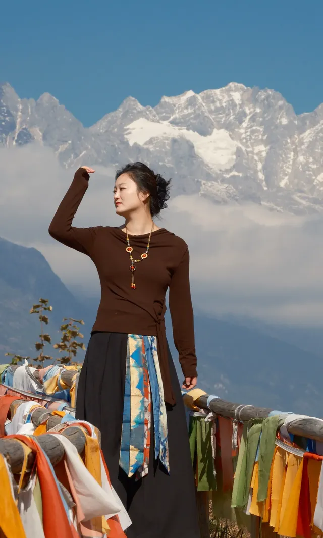 玉龍雪山打卡機位日照金山 玉龍雪山打卡機位日照金山