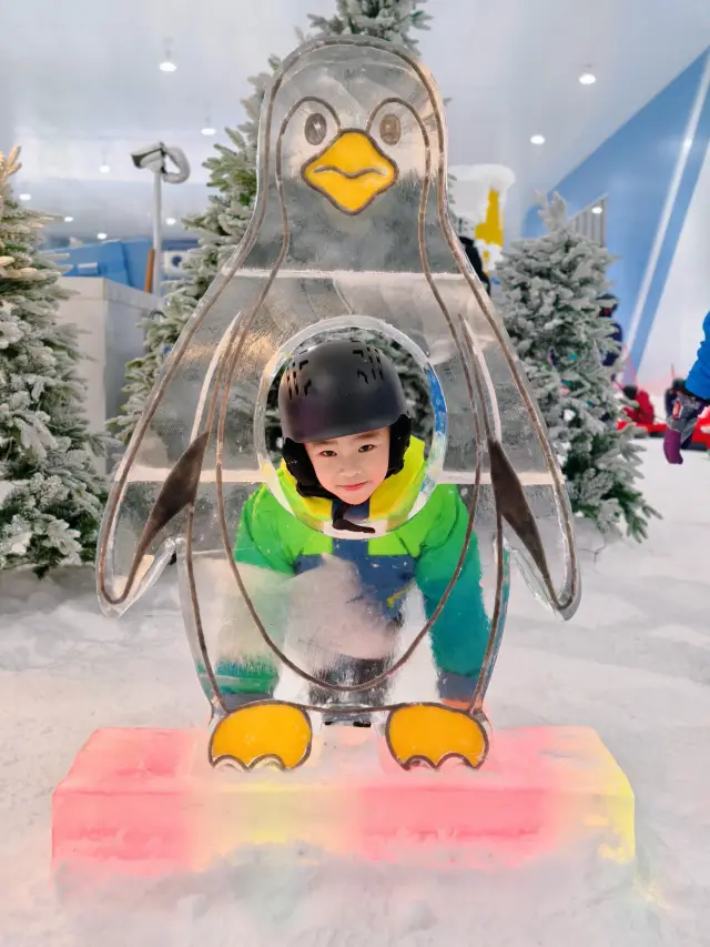 No need to go to Harbin, Guangdong people have their own Christmas snow park