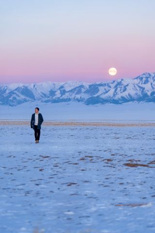 賽里木湖｜藍調時刻與粉色日出同框