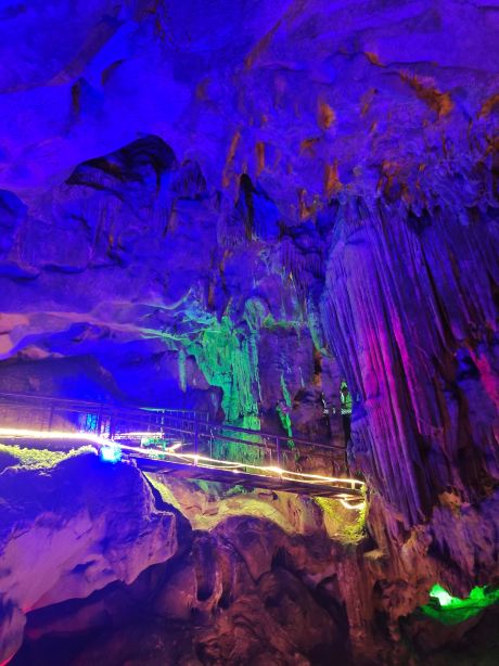 洞内の鍾乳石とコウモリの生息地 | Trip.com 安康