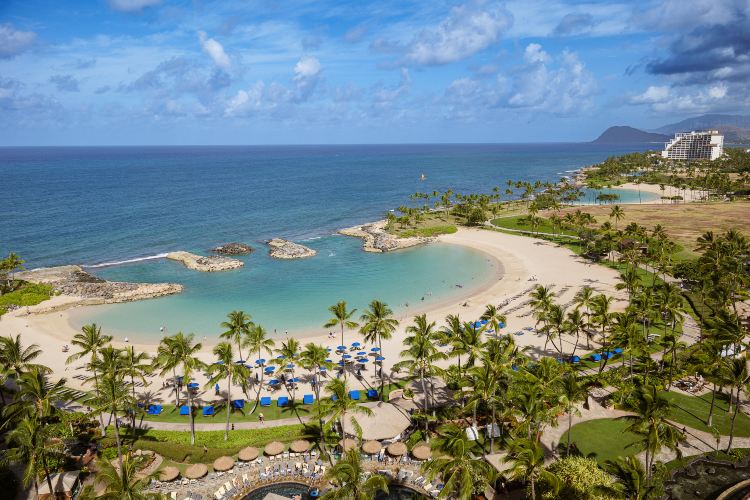 A "The White Lotus" inspired vacation! Hawaii volcano horseback riding + snorkeling
