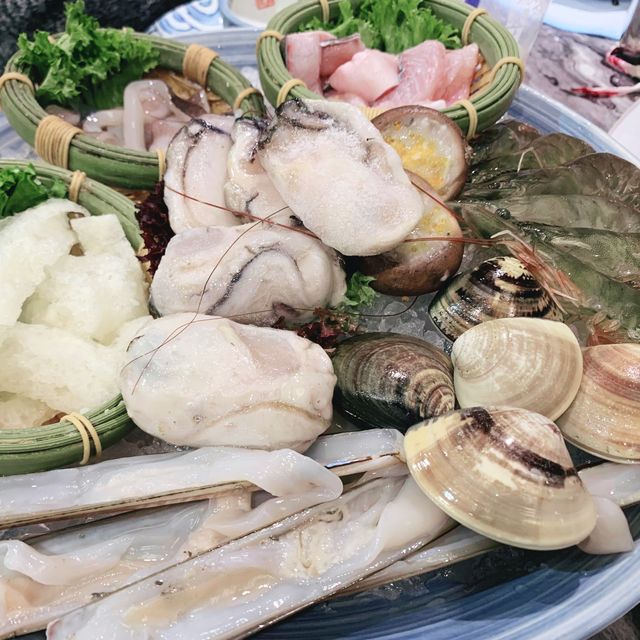 Sashimi, Chicken Pot, Hotpot All in One Restaurant in Hong Kong 🇭🇰