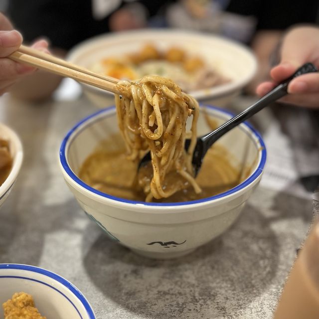 📍香港荃灣｜阿荔車仔麵 · 40多種配料選擇🤩 不走傳統路線的新派車仔麵！
