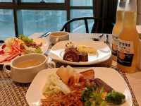 無敵打卡夜景+室內外泳池+豐富膳食