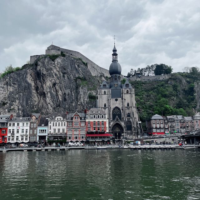 เมืองเล็กๆ Dinant ที่เบลเยี่ยม