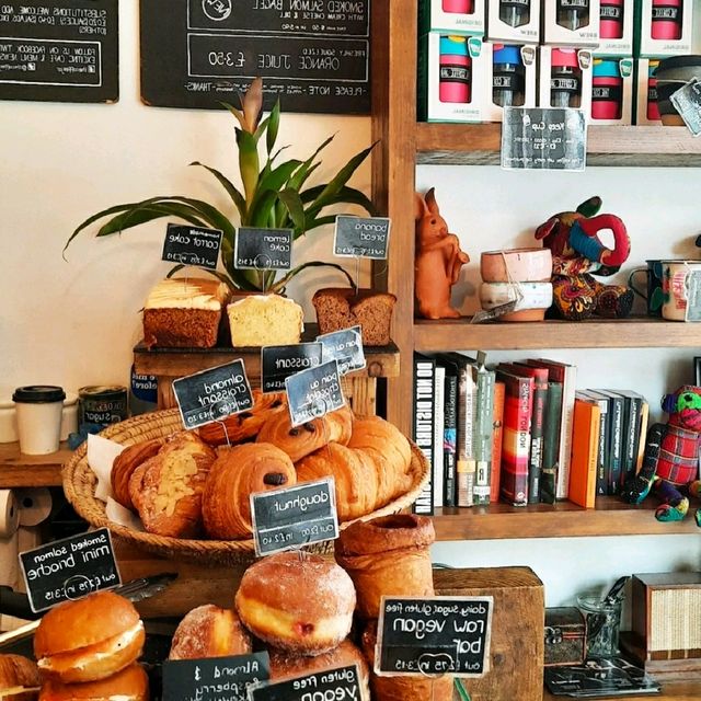 LOVELY CAFE WITH GOOD COFFEE IN LONDON!