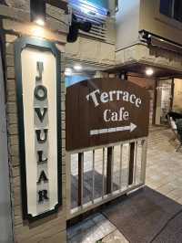 서울 홍대 거리 속 유럽풍 테라스 카페 조블라☕️