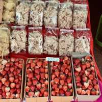 ตลาดม้ง ดอยอินทนนท์ จุดแวะซื้อของฝากที่ไม่ควรพลาด