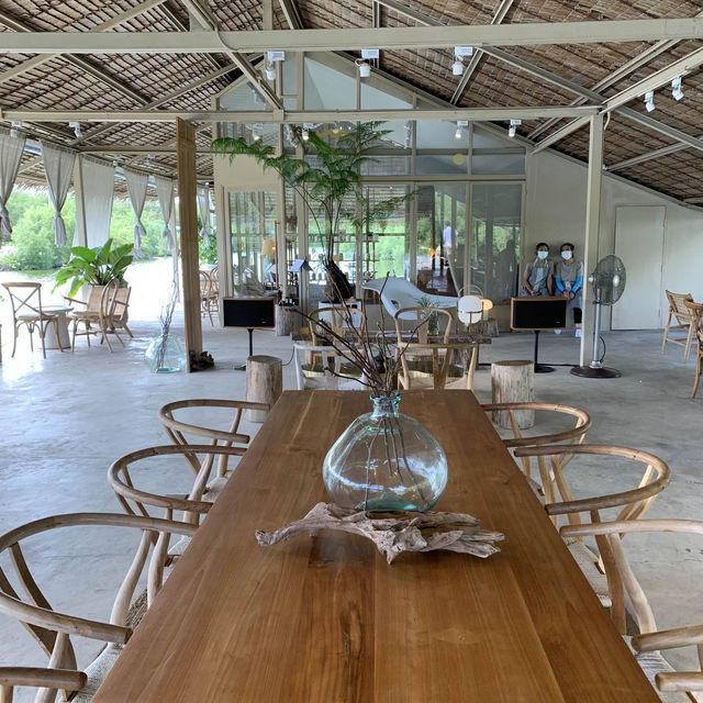 คาเฟ่บรรยากาศดี  PULSE/BANG KHUN THIAN