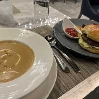 ワシントンダラス空港のunited polaris rounge