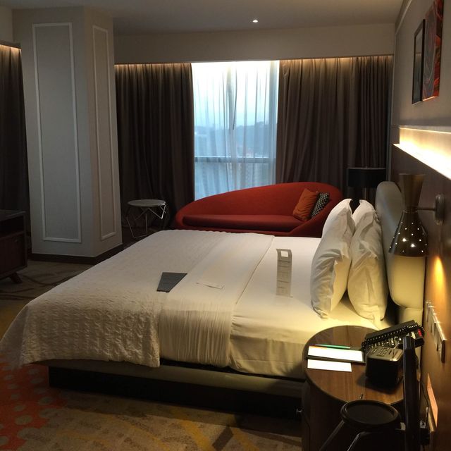 Spacious suite next to the mall