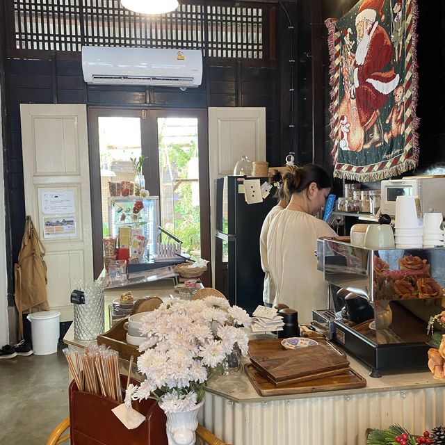 Old House Cafe ย่านเมืองเก่าระยอง ถ.ยมจินดา