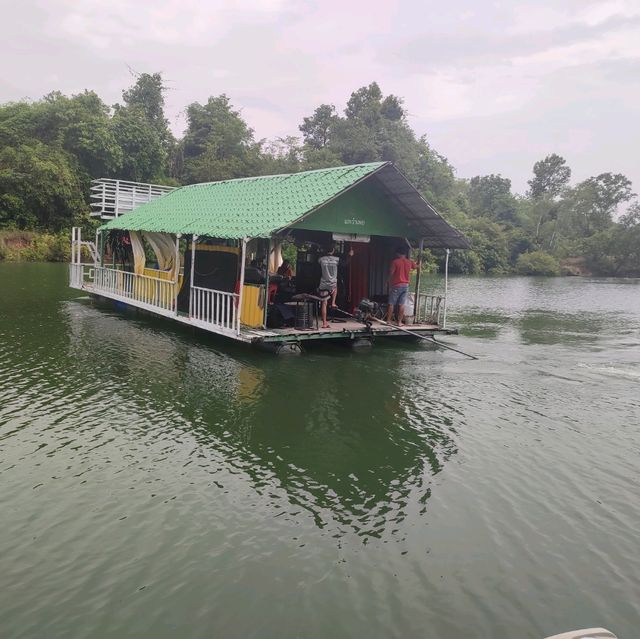 ล่องแพลำโดมใหญ่ เขื่อนสิรินธร