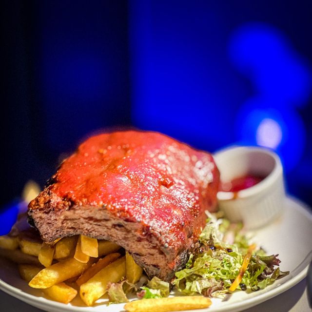 📍香港荃灣｜Cube O · 超夢幻水母主題餐廳🍴一邊觀賞水母一邊享受高級菜餚！