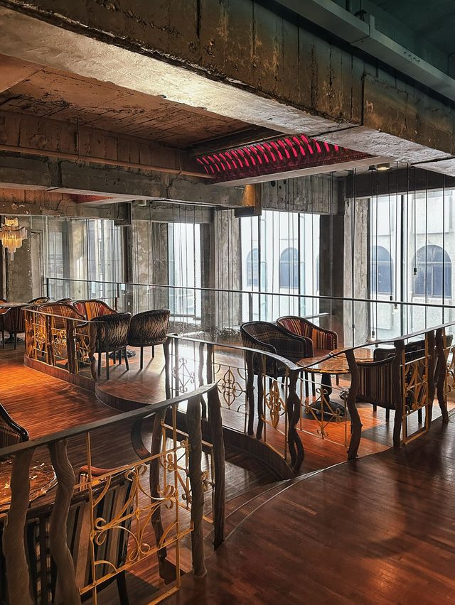 [台中] 由銀行改建的冰淇淋店 著名宮原眼科的內用分店-第四信用合作社