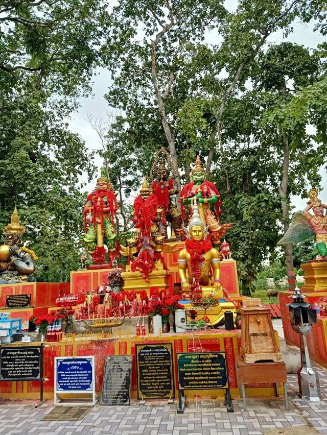 พระธาตุหลวงชุมแพ คู่เมืองชุมแพ