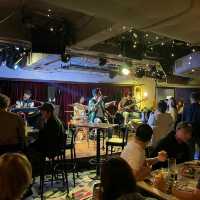 彌敦左岸，聽住live band，食好西！