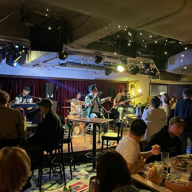 彌敦左岸，聽住live band，食好西！