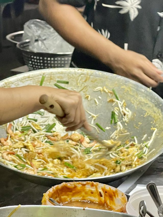 ล้านผัดไทยเจ๊แมว @ตลาดน้ำพุ 