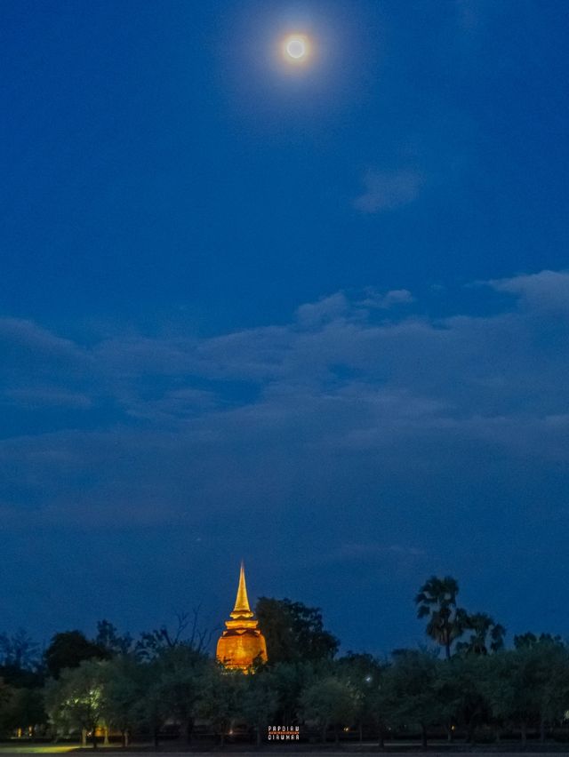 เดินตลาดพื้นเมืองที่รวมของสุโขทัยไว้ที่นี่