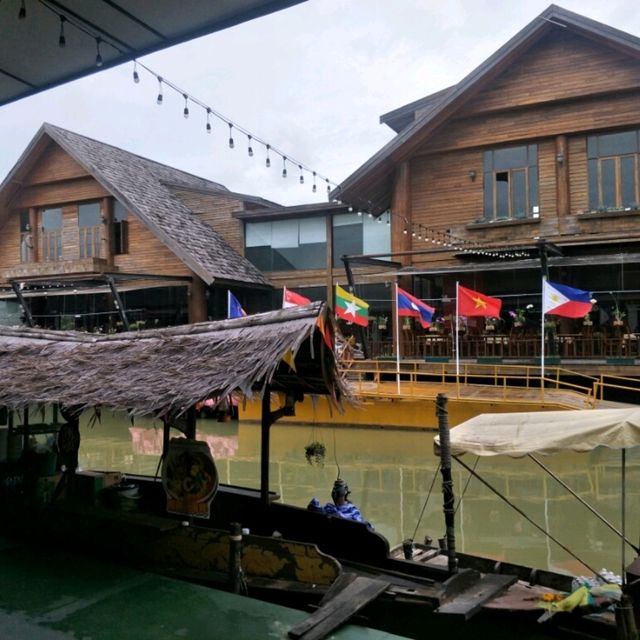 ตลาดน้ำสี่ภาค