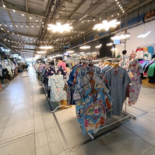 zome เสื้อผ้า Thonburi Market​ Place​