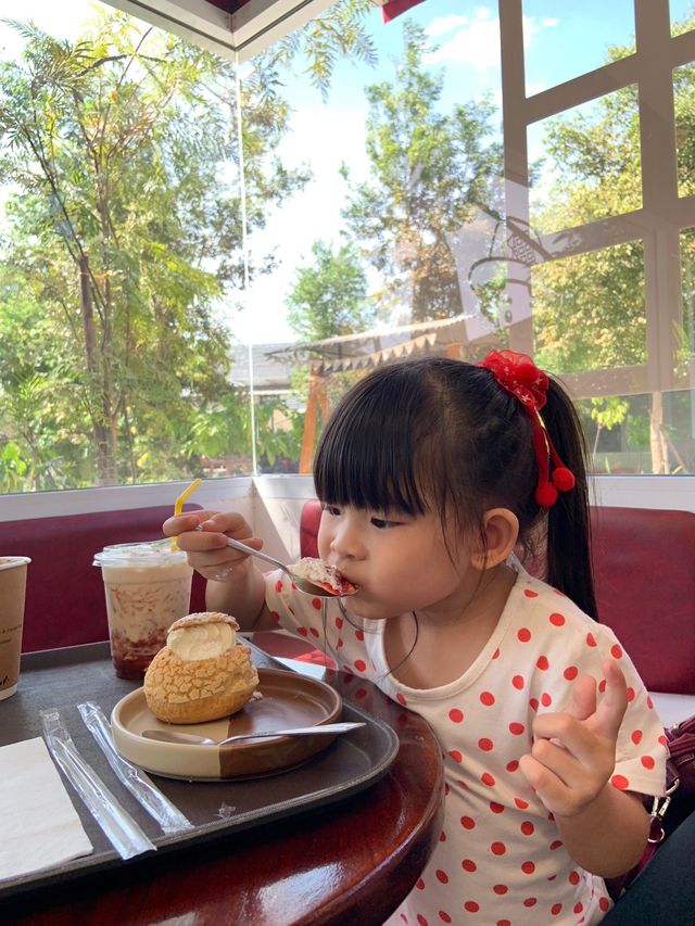 Charlee Choco & Cocoa Shop