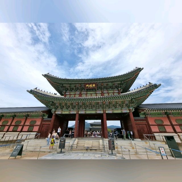 🇰🇷 Walk around Gyeongbokgung Palace in Hanbok