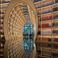 Stunning Yushin Bookstore in Shenzhen 📙