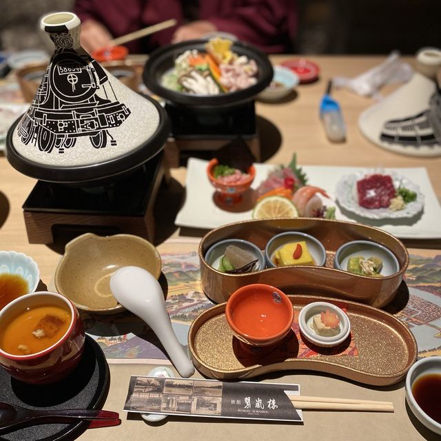 翠嵐楼の夕食が食べきれないほど豪華（2023年11月宿泊）