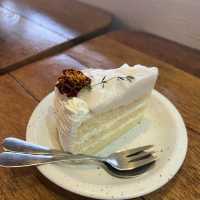 คาเฟ่ริมทะเล ชมวิวเครื่องบินแลนด์ดิ้ง