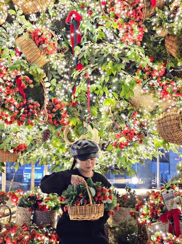 트리에 딸기가 주렁주렁열린 인천의 바다앞테라스 카피🍓🎄 