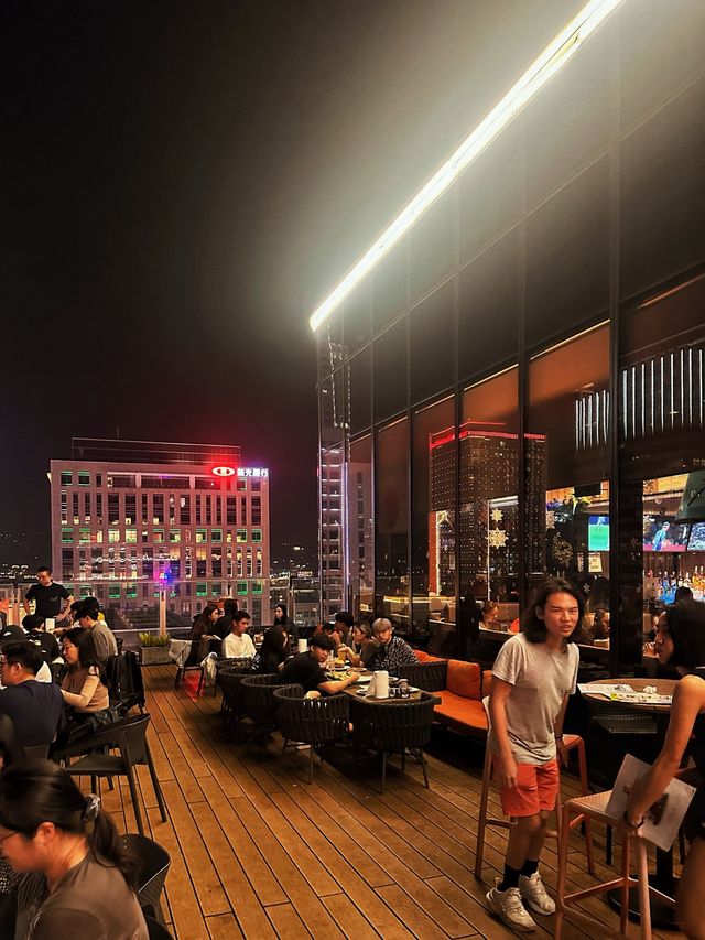 [台北] 超人氣美式運動酒吧 觀賞台北101的絕妙位置-HOOTERS 信義店